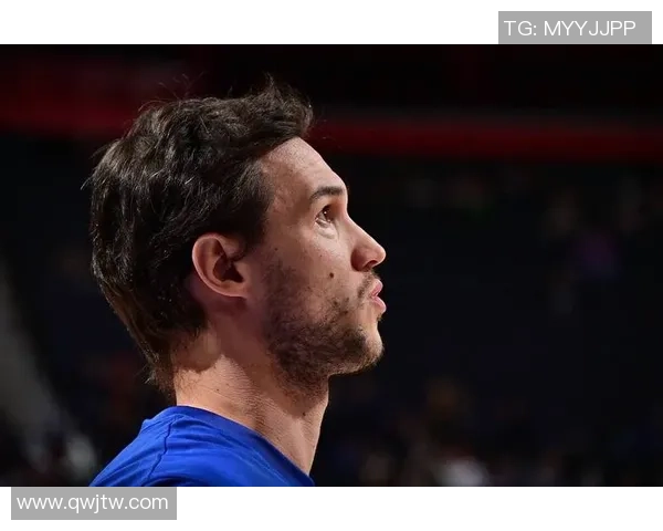 足球历史上首位崭露头角的球星及其对全球足球发展的深远影响